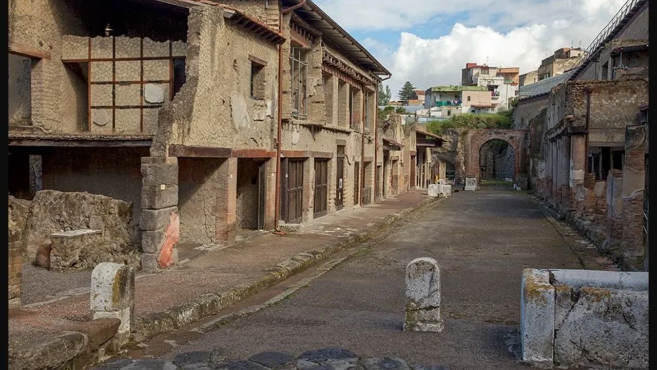 How to Combine Herculaneum Tours with a Visit to Vesuvius