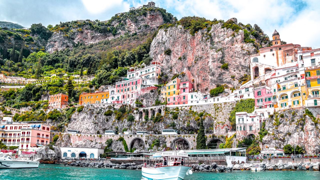 What Is the Best Time to Visit the Amalfi Coast to Avoid the Crowds?