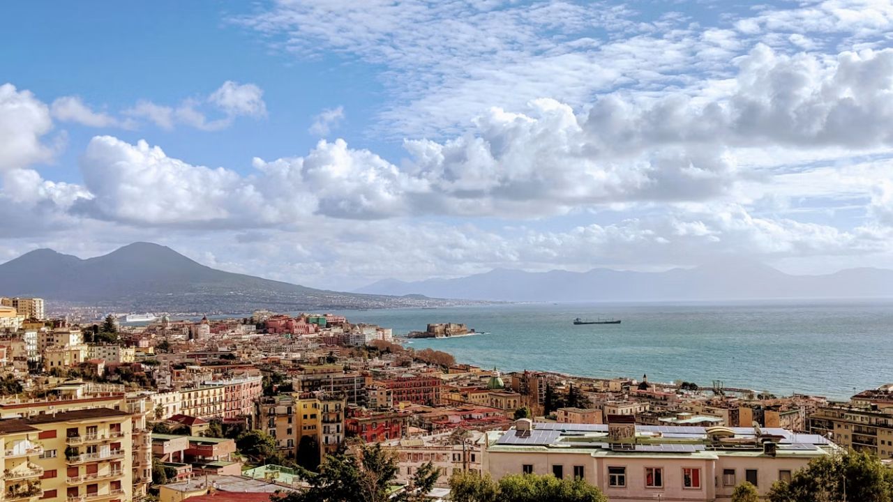 What Is the Best Way to Travel from Naples to Capri and What Should First-Timers Know?